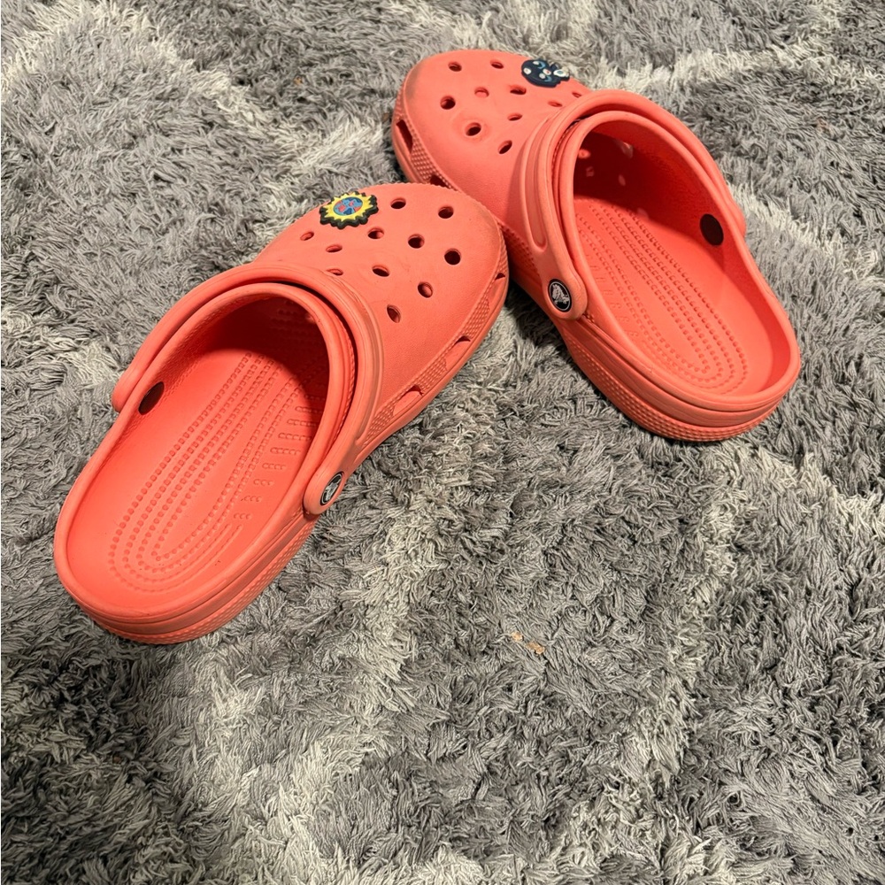 CROCS Kids Coral Sandals with Fun Charms - Picture 3 of 3